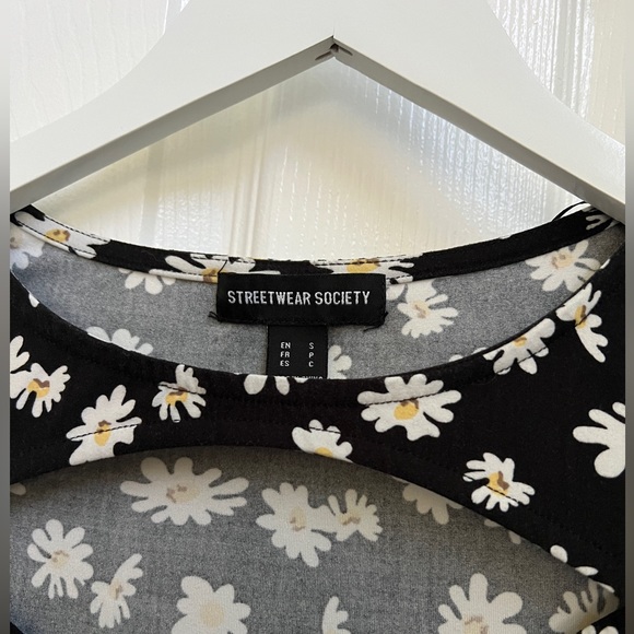 Bodycon Flattering Daisy Dress - Picture 1 of 4